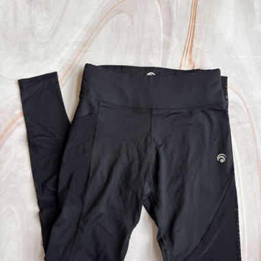 Black sports leggings