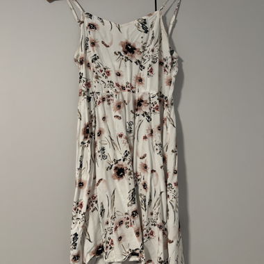Robe à fines bretelles à fleurs