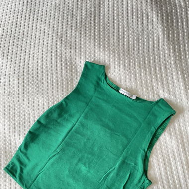 Grünes Top