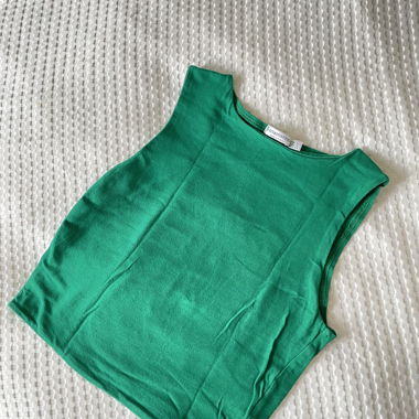 Grünes Top