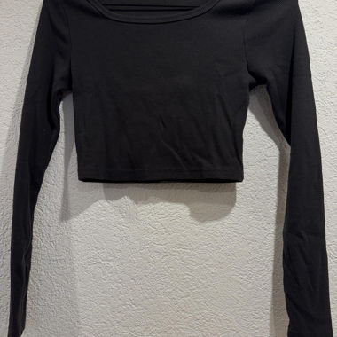 Crop top noir à manches longues