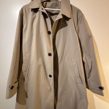 Beiger Trenchcoat