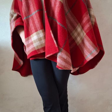Poncho in lana e cashmere Burberry