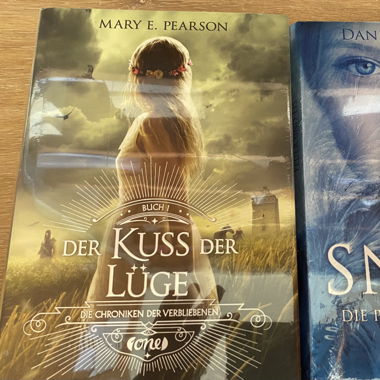 Büch Mary E Pearson / Buch Danielle Paige