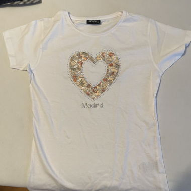 T-shirt bianca con motivo a cuore