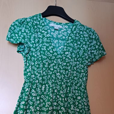 Robe verte à fleurs 