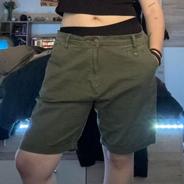 green knee length chino shorts