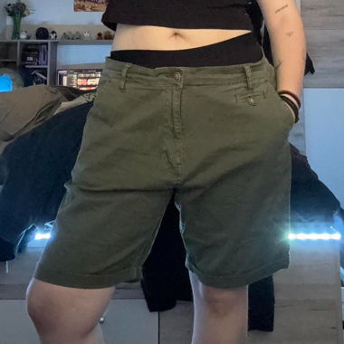green knee length chino shorts