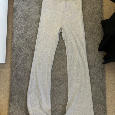 Graue Schlagleggings