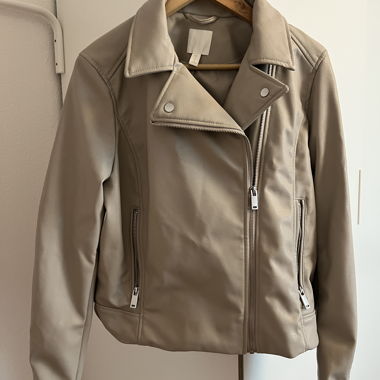 Beige Kunstlederjacke