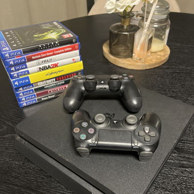 Ps4 avec branchement 2 manettes plus 9 jeux