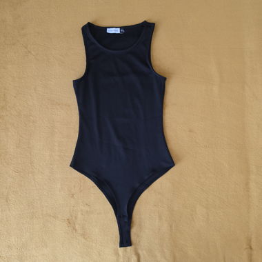 Body nero con spalline