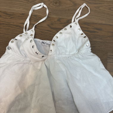 Haut blanc à encolure halter
