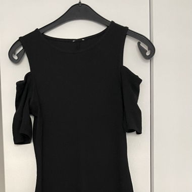 Schwarzes Kleid