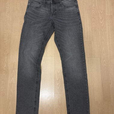 Grey slim-fit jeans