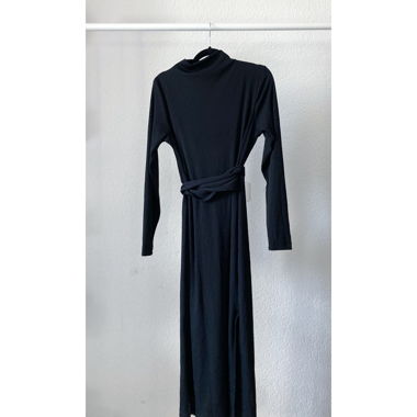 neues Kleid, schwarz mit Rückenausschnitt