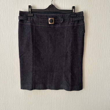 Dünner Jeansrock mit integriertem Gürtel (Zara)