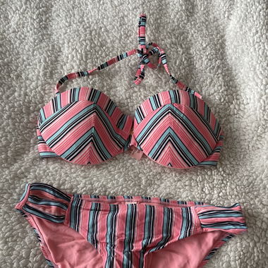 Chic Bikini - Effortless Beach Style