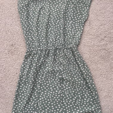 Robe à pois avec ceinture à nouer
