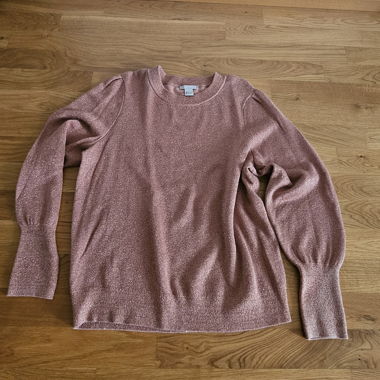 Maglione in maglia rosa con maniche a sbuffo