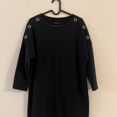 Eleganges Kleid mit Knöpfen