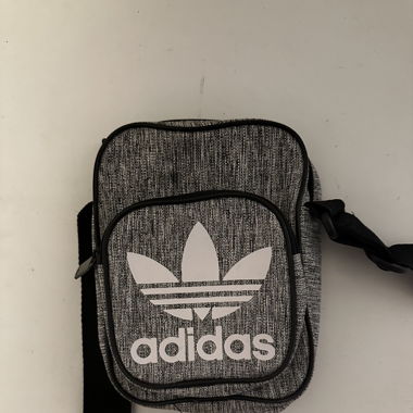 Adidas Umhängetasche grau
