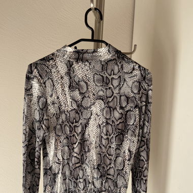 T shirt in Schlangenoptik