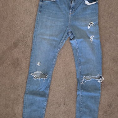 Jeans skinny blu con strappi