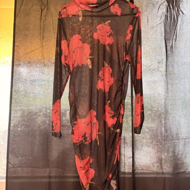 Top a maniche lunghe in mesh floreale