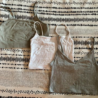 Set mit 3 kurzen Tops Grösse S