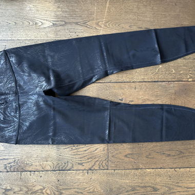 Legging noir effet brillant T8