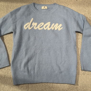 Blauer Strickpullover