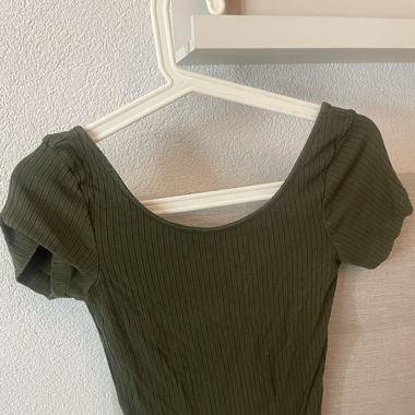 Crop Top mit rundem Rückenausschnitt