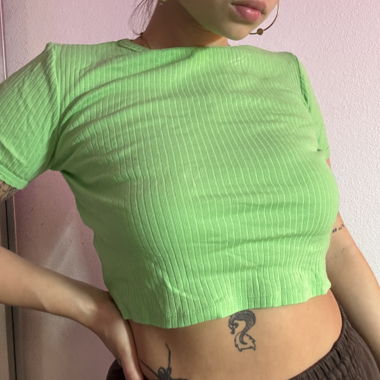 cropped green tshirt