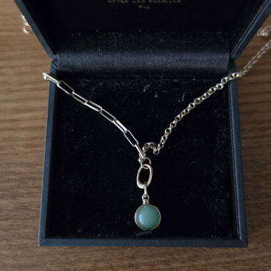 Gold chain with pendant