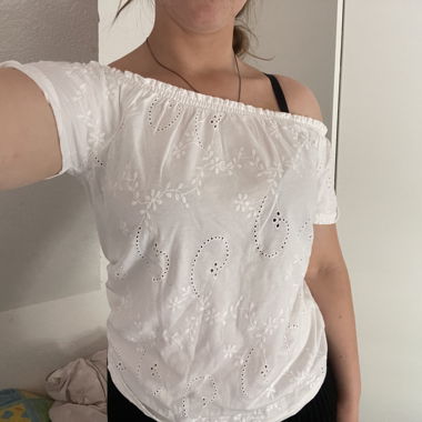 Weisses Off-Shoulder Oberteil
