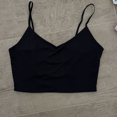Black chain-detail crop top