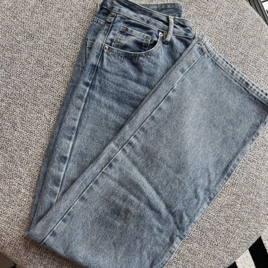 Straight Jeans