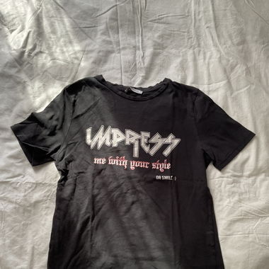 T-shirt noir avec imprimé 