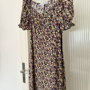 Langes Kleid mit Blumenmuster 34