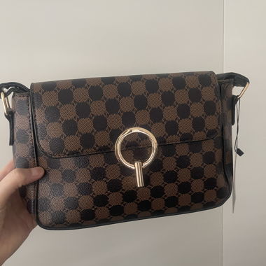 Nuova borsa a mano con chiusura a cerchio