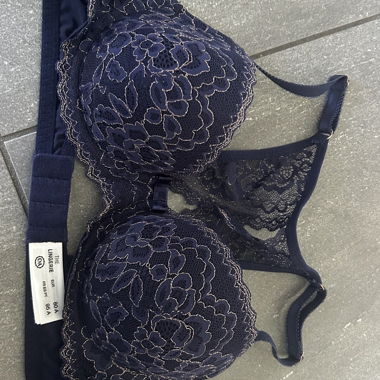 Soutien-gorge à armatures push-up en dentelle marine