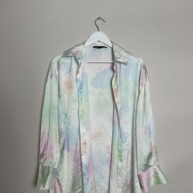 Pastellfarbene Satin-Overhemdjacke