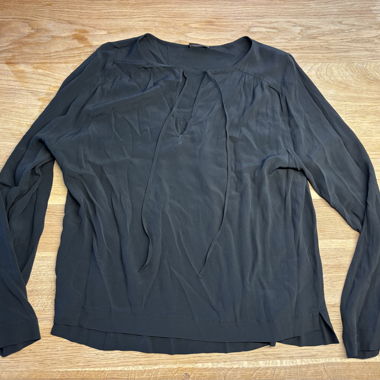 Drykorn blouse in black.