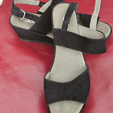 Sandales compensées noires Gabor, taille 6 1/2