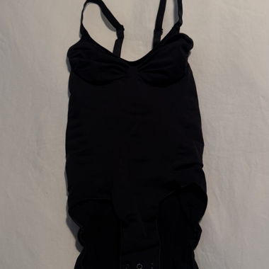 Schwarzes SKIMS Top Body