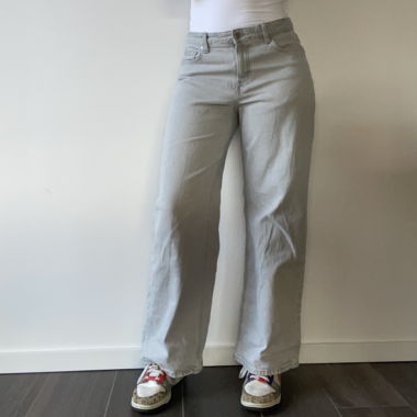 Baggy light grey jeans