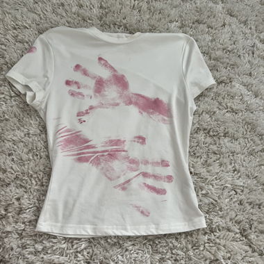 T-shirt bianco con stampa rosa