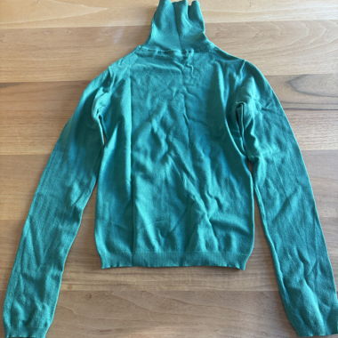 Maglione Verde a Collo Alto