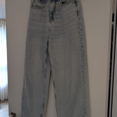 Jeans a vita alta e gamba larga